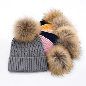 KAZUFUR सर्दियों गर्म फर पोम पोम बुना हुआ टोपी एक्रिलिक Beanie टोपी