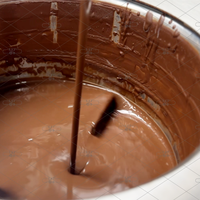 Nouvelle machine à tempérer le chocolat LST pour usage industriel, en acier inoxydable, capacité 5,5 L, contrôlée par PLC, 380V/50HZ, idéale pour la fabrication de glaces et de bonbons.