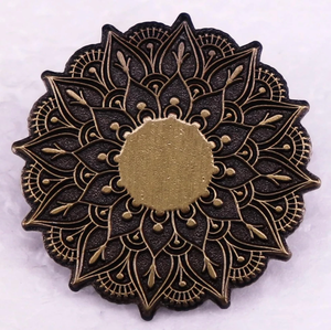 Broche florale avec symbole spirituel mandala hindou tibétain pour outils de maquillage - Product Image 6