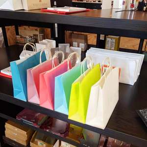 Sac fourre-tout en papier kraft portable multicolore personnalisable, style classique, impression de logo, impression offset, emballage personnalisé - Product Image 4