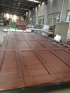 Porte de garage sectionnelle en bois massif <span class=keywords><strong>sur</strong></span> <span class=keywords><strong>mesure</strong></span> 2026, isolation thermique, portes de garage coulissantes électriques avec fenêtre, <span class=keywords><strong>prix</strong></span> <span class=keywords><strong>d</strong></span>'usine - Product Image 5