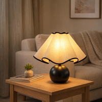 Lampe de Chevet Créative en Bois Massif avec Base en Forme de Boule, Abat-jour en Tissu Noir, Interrupteur Filaire E27, pour Salon, Salle à Manger et Bureau