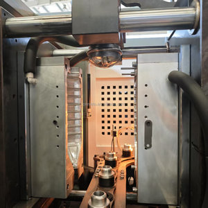 Machine de soufflage automatique <span class=keywords><strong>METO</strong></span> MT-C10L SMC PET à grand réservoir, pompe de moulage par étirage-soufflage, moteur produisant des bouteilles en plastique de 1L à 10L, neuve - Product Image 3