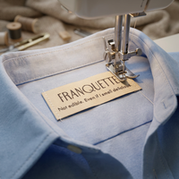 Étiquette tissée en polyester pliée sur le côté pour vêtements, avec logo personnalisé de créateur, en promotion