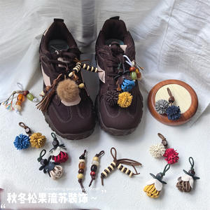 Birkenstocks Décorations de chaussures avec boules de fourrure de cône de pin Perles en bois Perles décoratives en métal pour accessoires - Product Image 2
