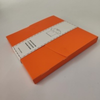 Boîtes d'emballage rigides pour t-shirts en papier cartonné blanc avec logo personnalisé, enveloppe A4 haute visibilité de 2 cm, gaufrage mat pour manches courtes, aseptique