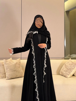 Abaya noire de luxe Hafizah avec bordure en dentelle contrastante pour femmes musulmanes - Vêtement modeste respirant pour l'Aïd