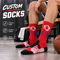 Chaussettes de sport personnalisées rouge et noir, motif de basket-ball, logo personnalisé, personnalisation des couleurs et design de style d'équipe