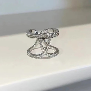 Anello largo incrociato minimalista per donna, design geometrico, gioielli eleganti e alla moda - Product Image 3