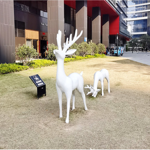 Sculpture de cerf en fibre de verre pour décoration extérieure de jardin, résistante aux intempéries, statue animale moderne, ornement paysager autoportant - Product Image 2