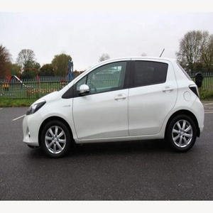 Toyota Yaris Cabriolet d'occasion en bon état, conduite à droite, boîte manuelle, intérieur cuir clair, transmission intégrale, régulateur de vitesse adaptatif, jantes R21 et caméra de recul 360° - Product Image 2
