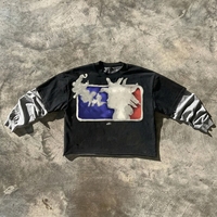 Sweat-shirt court à col rond noir délavé vintage personnalisable avec ourlet brut et t-shirt superposé à manches longues