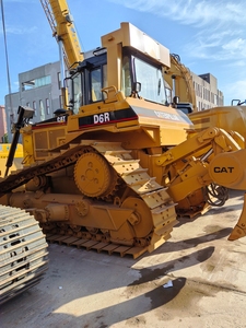 Bouteur sur chenilles d'occasion CAT D6R 20T avec moteur puissant et système hydraulique fiable, idéal pour le défrichement et le nivellement intensifs - Product Image 6