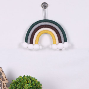 Decorazione da Parete in Macramè Arcobaleno 100% Fatto a Mano in Cotone Intrecciato, Disponibile in Pronta Consegna - Product Image 4