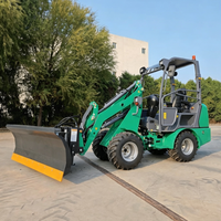 Petits chargeurs frontaux hydrostatiques pour jardins, vergers, aménagement paysager et travaux de terrassement sur petits sites