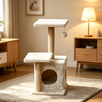 Arbre à chat d'intérieur élégant avec plusieurs plateformes, poteaux à gratter en sisal et jouet interactif suspendu – Mobilier moderne pour chat