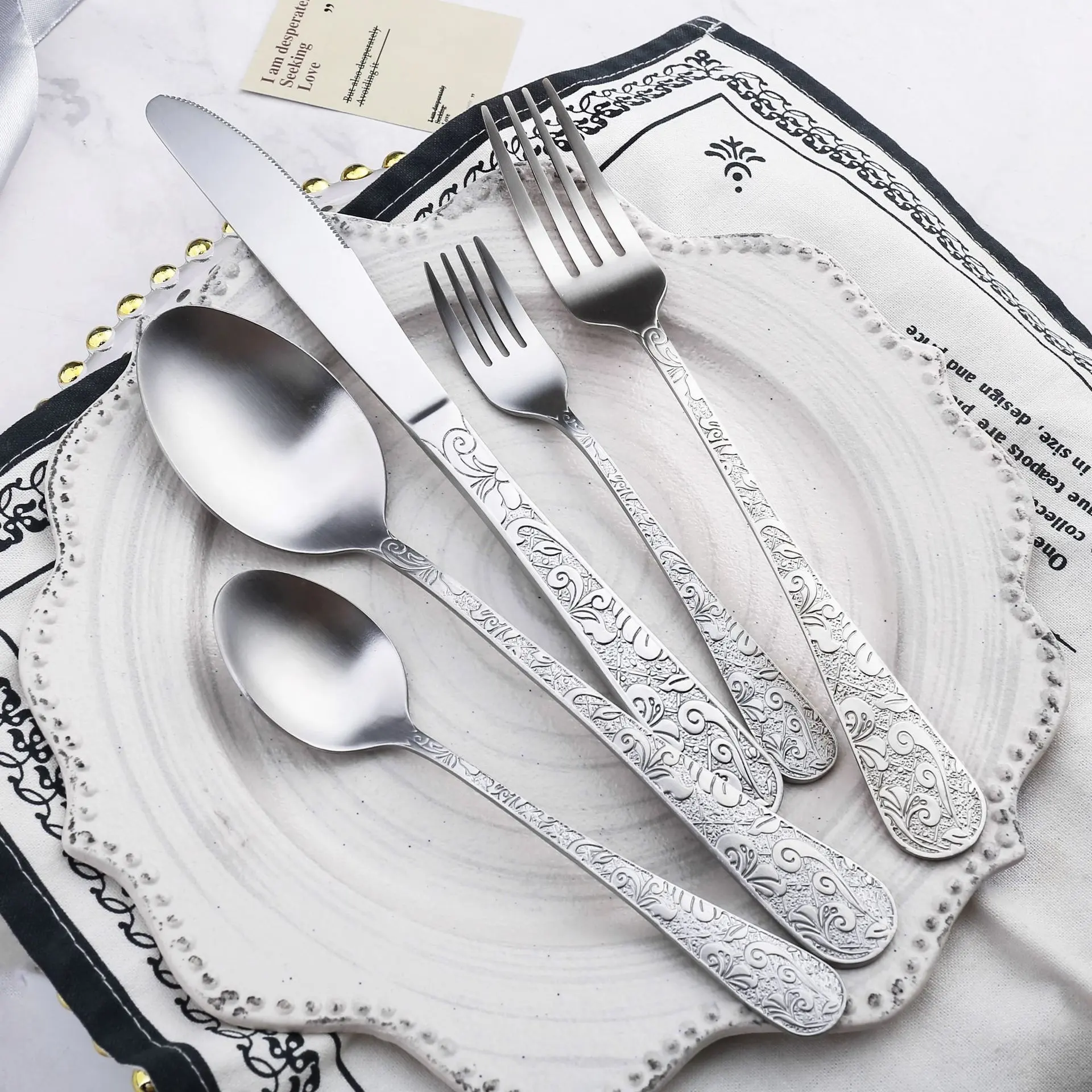 عالية الجودة الزفاف مطعم الباروك سكين شوكة ملعقة ماتي الفاخرة أدوات المائدة الذهبية الفولاذ المقاوم للصدأ أطباق أطقم هدايا