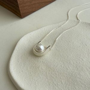 Collier pendentif en forme de U en argent S925 avec perle de qualité AAA, style minimaliste pour un usage quotidien - Product Image 4