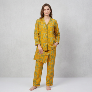 Conjunto de Pijama de Algodón con Estampado Floral, Elegante y Cómodo, de Tres Piezas, Transpirable, para Dormir o Estar en Casa, Cintura Elástica, de Lujo, para Vacaciones o Uso Diario - Product Image 1