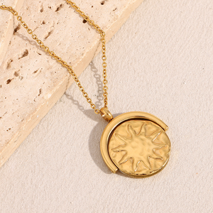 <span class=keywords><strong>Collana</strong></span> con Ciondolo a Moneta Rotonda con <span class=keywords><strong>Luna</strong></span> <span class=keywords><strong>e</strong></span> Stelle, Incisione Fronte-Retro, in Acciaio Inossidabile Placcato Oro 18k PVD, Design Moda - Product Image 4