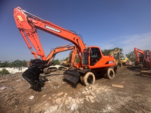 รถขุดล้อยางมือสอง Doosan DH210W-7 ขนาด 21 ตัน พร้อมใบมีด รถขุด Doosan DH210W DH210W-7 มือสอง ราคาถูก - Product Image 6