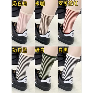 Chaussettes mi-mollet pour femmes, rayées, respirantes, en fibre de polyester, absorbant la transpiration, résistantes aux odeurs, style jeune - Product Image 3