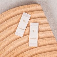 Étiquette de vêtement tissée personnalisée en tissu haute densité, étiquette de taille personnalisée avec logo, étiquette de col lavable en tissu tissé, vente en gros FSC pour usine