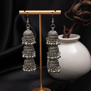 Pendientes de media luna tallados en aleación antigua de alta gama, estilo étnico retro vintage, con borlas de Siam, de inspiración europea y americana, transfronterizos - Product Image 6