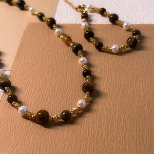 Collier en perles œil de tigre pour femme, plaqué or 18 carats, chaîne de clavicule, usage quotidien, design géométrique en forme de boule, origine Yiwu - Product Image 2