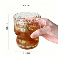 Gobelet en verre avec une esthétique Instagram-worthy, haute valeur esthétique, adapté à l'utilisation à domicile par les filles comme gobelet à eau ou à boisson