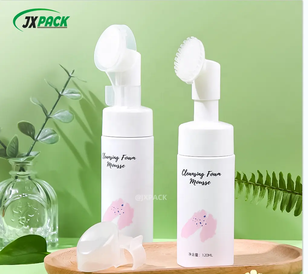 Round Hand Soap Facial Cleanser Pump Bottle with Silicone Brush Black Facial Washing Bottle Wholesale 100 120 150 200 250 Ml PET