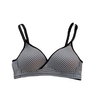 Soutien-gorge adhésif ultra-fin antidérapant pour petite poitrine Poly Poly - Product Image 2