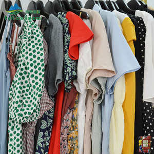 Vestidos Casuales de Seda Sintética con Estampado de Cuello en V, Venta al por Mayor Directa de Fábrica, Ropa Usada <span class=keywords><strong>a</strong></span> <span class=keywords><strong>Granel</strong></span> Mixta - Product Image 5