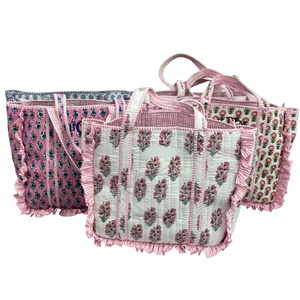Lot de 5 sacs fourre-tout en coton matelassé à volants, personnalisés, cadeau de mariage pour la mariée, sac de shopping élégant pour femme, sac de marché bohème, sac de piscine - Product Image 1