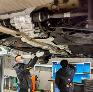 Revêtement <span class=keywords><strong>de</strong></span> protection <span class=keywords><strong>de</strong></span> carrosserie automobile <span class=keywords><strong>de</strong></span> haute qualité à base d'acrylique et d'eau, antirouille, application liquide par pulvérisation sous le châssis - Product Image 4