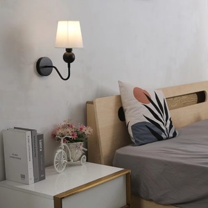 โคมไฟติดผนังสไตล์นอร์ดิกสไตล์มินิมอลพร้อมผ้าลินินสีทองที่สร้างสรรค์และแต่ละชิ้นเหมาะสำหรับการศึกษาห้องนอนห้องนั่งเล่นและทางเดิน - Product Image 5