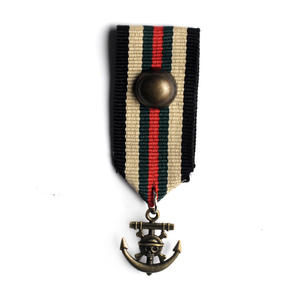 Medalla Vintage Británica Chapada en Aleación de Zinc - Estilo Académico Moderno de la Marina, Unisex, para Blazers, Regalos Promocionales - Product Image 5