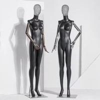 Neue Ganzkörper-FRP-Schaufensterpuppe mit Metallkopf, Hochwertige Europäische Originalausführung in Stehhaltung für Damen-Schaufensterdekoration