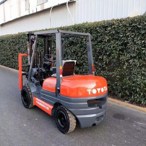 Carretillas elevadoras Toyota usadas 3 toneladas buen estado bajo precio original Japón horas de trabajo bajas - Product Image 2