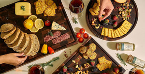 Planche à découper en noyer massif <span class=keywords><strong>de</strong></span> qualité supérieure, grande taille, avec rainure pour les jus, pour cuisine personnalisée - Product Image 5