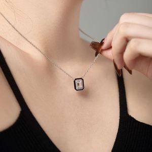 Collar de Plata de Ley 925 con Baño de Rodio, Diseño Rectangular con Circonita Cúbica 5A, Corte Esmeralda, Cadena de Eslabones, Joyería Dylam - Product Image 3