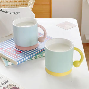 Mug en céramique Bear In Party avec poignée, couleur unie jaune, base en silicone, pour la maison ou le bureau - Product Image 2