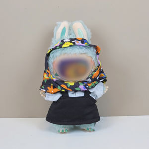 Un deux trois <span class=keywords><strong>g</strong></span>énérations assis vêtements de poupée de fête pour seulement costume en plastique avec d'autres vêtements environnants - Product Image 3