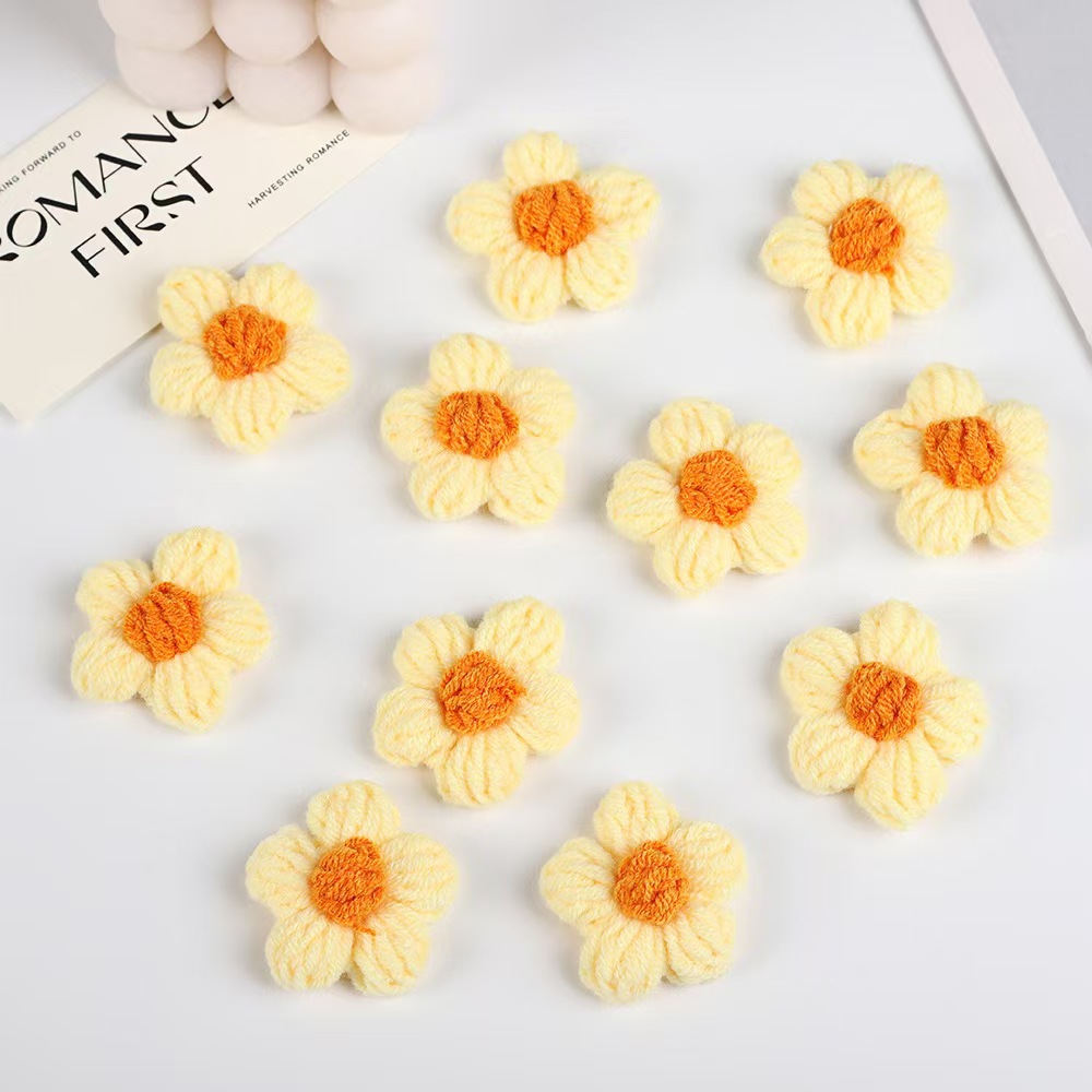 Broche fleur bouffante jaune