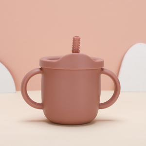 Gobelet d'apprentissage en silicone avec bec souple et poignées pour bébés et tout-petits de 6 à 12 mois - Product Image 3