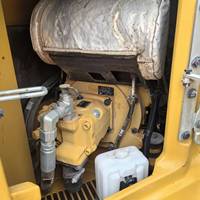 Nouveau modèle d'excavatrice compacte CAT306 d'occasion, 6 tonnes, design compact, flèche pivotante, année 2024, écran LCD, prix bas, en stock