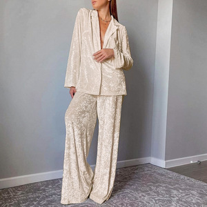 Pijama <span class=keywords><strong>de</strong></span> manga larga <span class=keywords><strong>de</strong></span> terciopelo con diamantes dorados para mujer, cálido, cómodo, ropa <span class=keywords><strong>de</strong></span> casa <span class=keywords><strong>de</strong></span> dos piezas, traje para Europa - Product Image 6