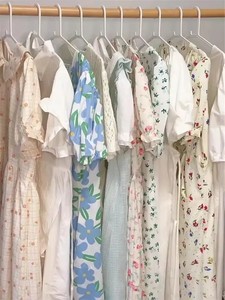 ชุดเดรสฤดูร้อนผู้หญิง YF 2024 สีผสม โพลีเอสเตอร์/คอตตอน เกรด A+ คุณภาพสูง ขายส่งราคาถูก เสื้อผ้าแฟชั่นมือสอง - Product Image 3