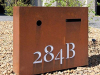 Boîte à colis et à journaux autoportante en acier Corten imperméable, grande boîte aux lettres avec capacité personnalisable