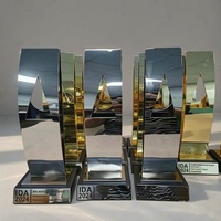 Trophée incurvé en acier inoxydable - Récompense pour les réalisations événementielles - Pièce commémorative en métal pour entreprises pouvant être gravée avec un LOGO